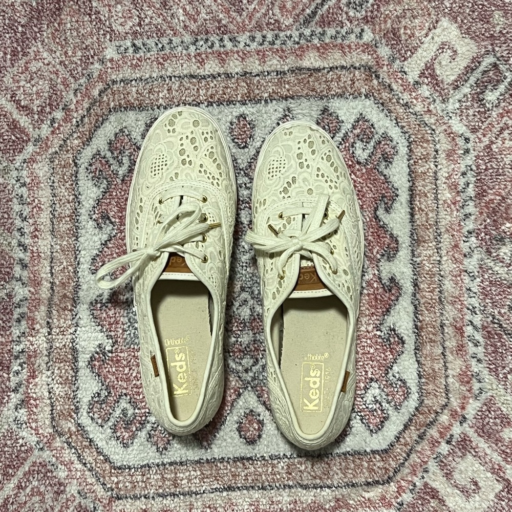 Lace eyelet keds